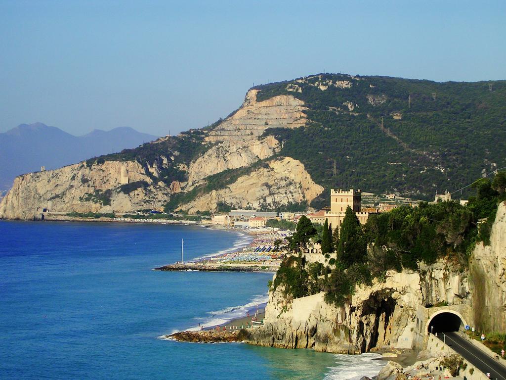 R&B Sterlizia Hotel Finale Ligure Bagian luar foto